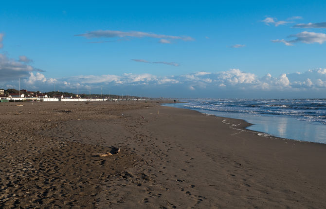 Valdostano muore in mare per un malore a Forte dei Marmi