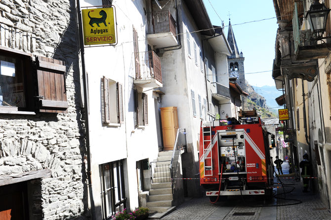 Chambave, fuga di gas: evacuato un edificio e un bar