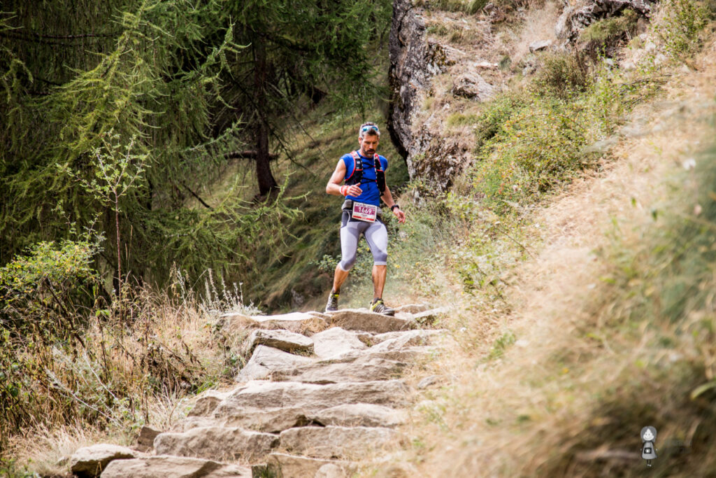 Sui sentieri del Tor des Géants: scendendo dal Rifugio Sella