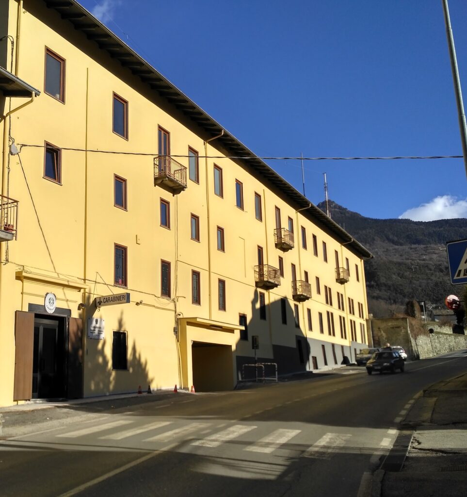 Tentano di rubare un’auto da un meccanico, ma è rotta: due arresti