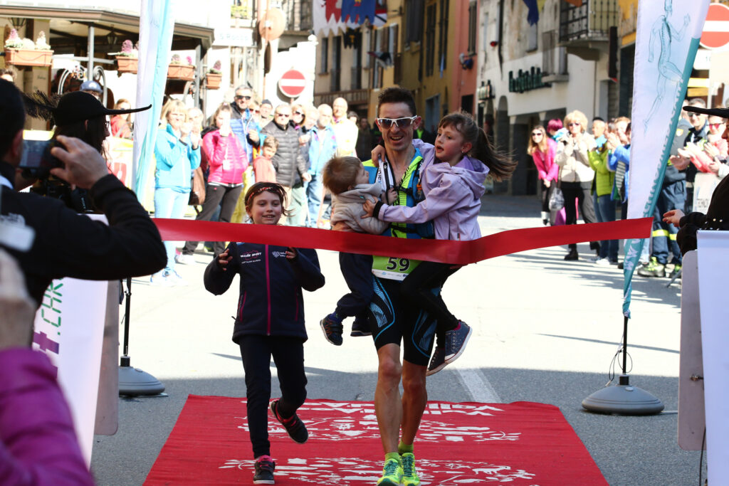 Riparte la stagione della corsa in montagna: Brunod e Locatelli trionfano al Castle’s Trail