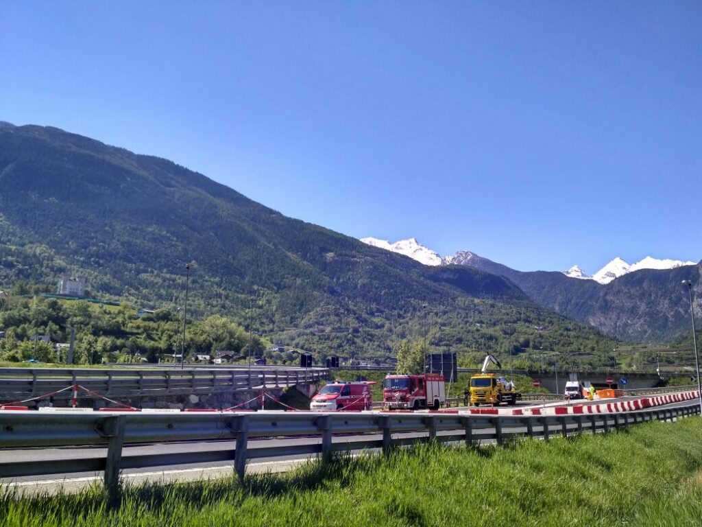 Incidente in autostrada prima del casello di Aymavilles, ferito un 29enne