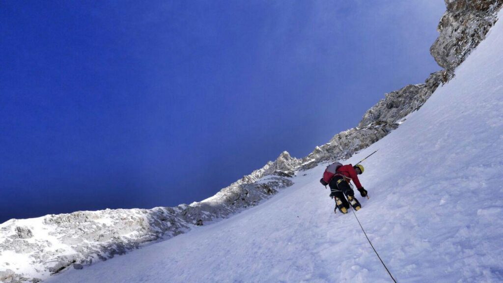 Hervé Barmasse conquista la vetta dello Shisha Pangma, la 14a montagna più alta del mondo