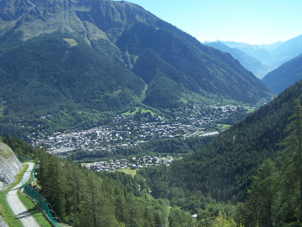 Turbamento della quiete pubblica, chiuso per 7 giorni bar di Courmayeur