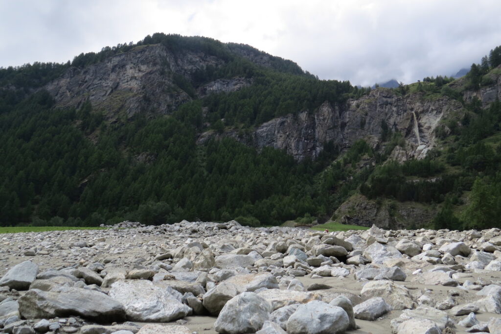 Ollomont tra fango e macerie: il racconto per immagini di un paese che fa il conto dei danni