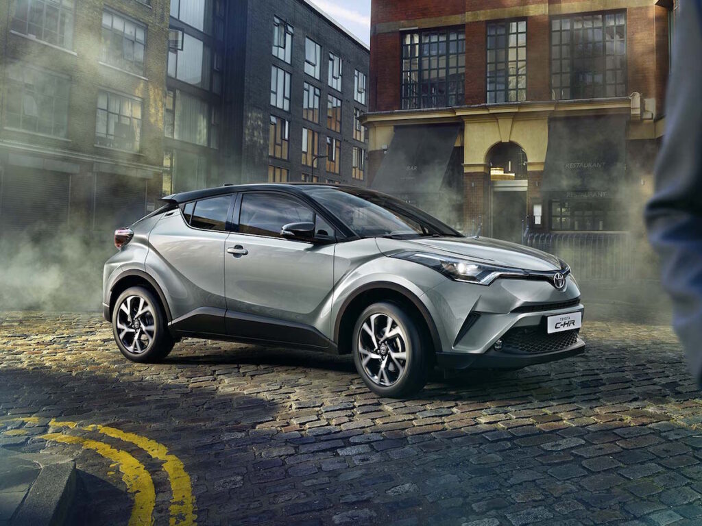 Con C-HR Toyota fonde crossover, SUV e coupé