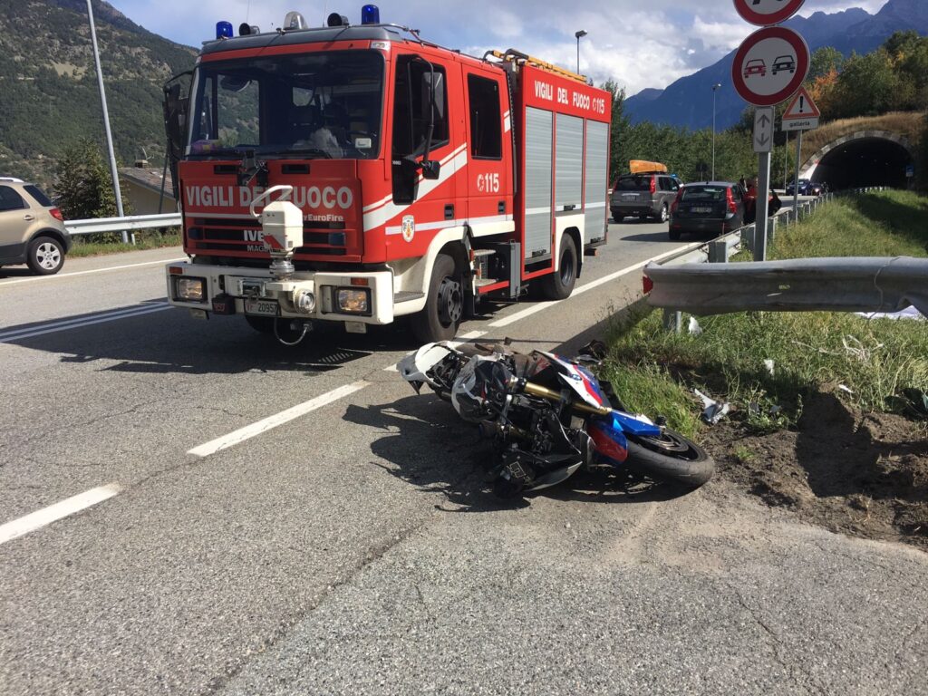 Motociclista 24enne aostano muore in un incidente stradale a Gignod