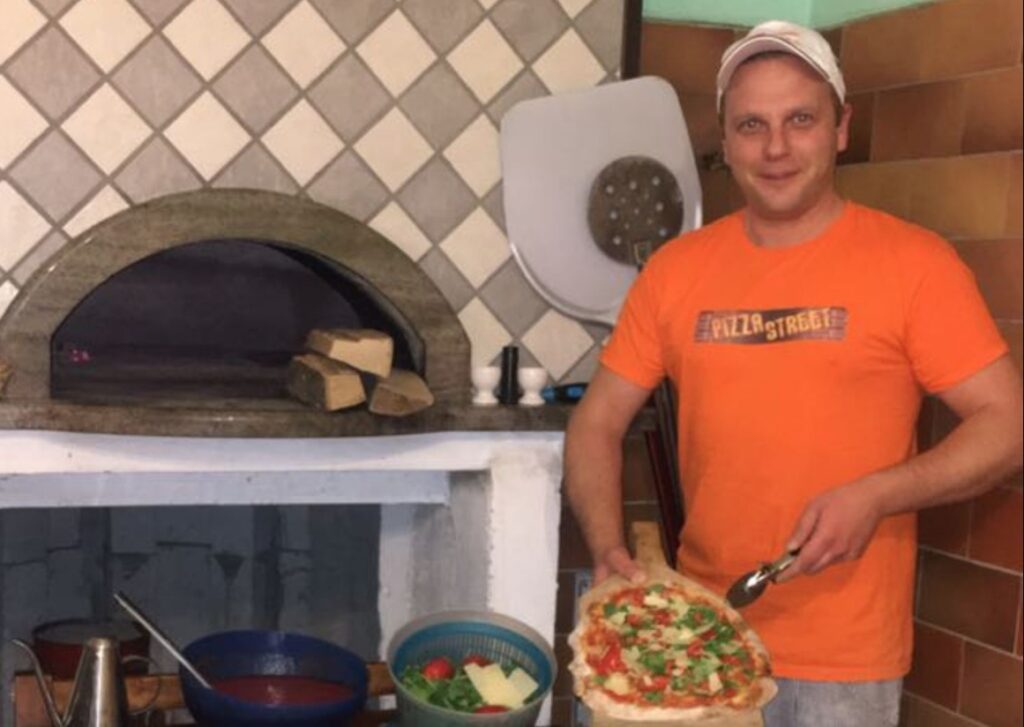 La pizzeria “Alla Vecchia Stazione” porta la pinsa a Montjovet con un’offerta imperdibile