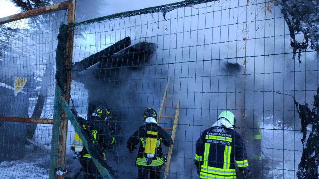 Incendio a Sarre: in fiamme uno chalet vicino al campo sportivo