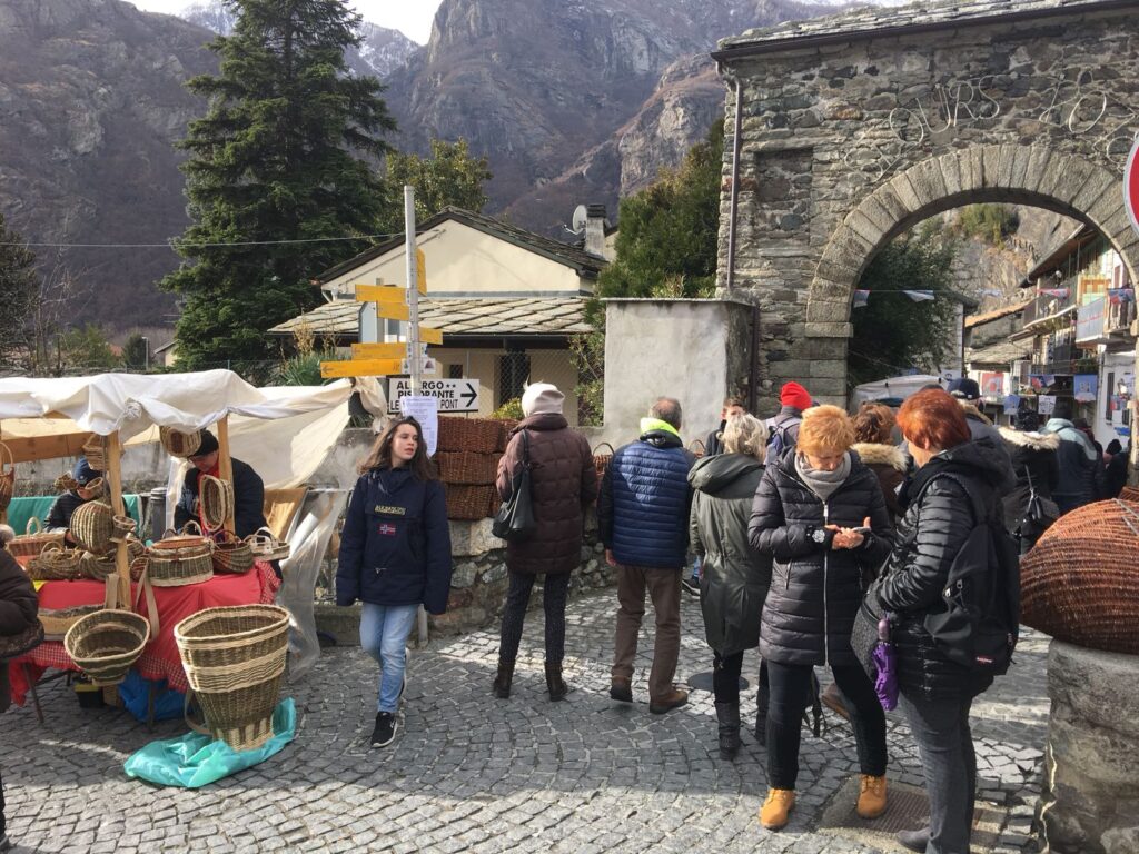 Donnas, le immagini della Fiera di Sant’Orso