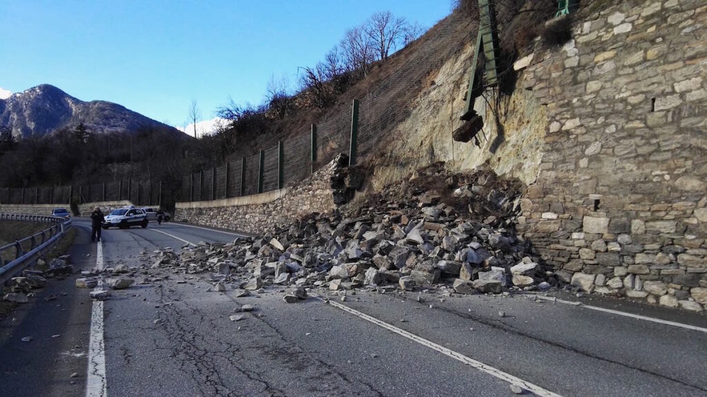 Saint-Pierre, alle 21 riapre a senso unico alternato la Statale