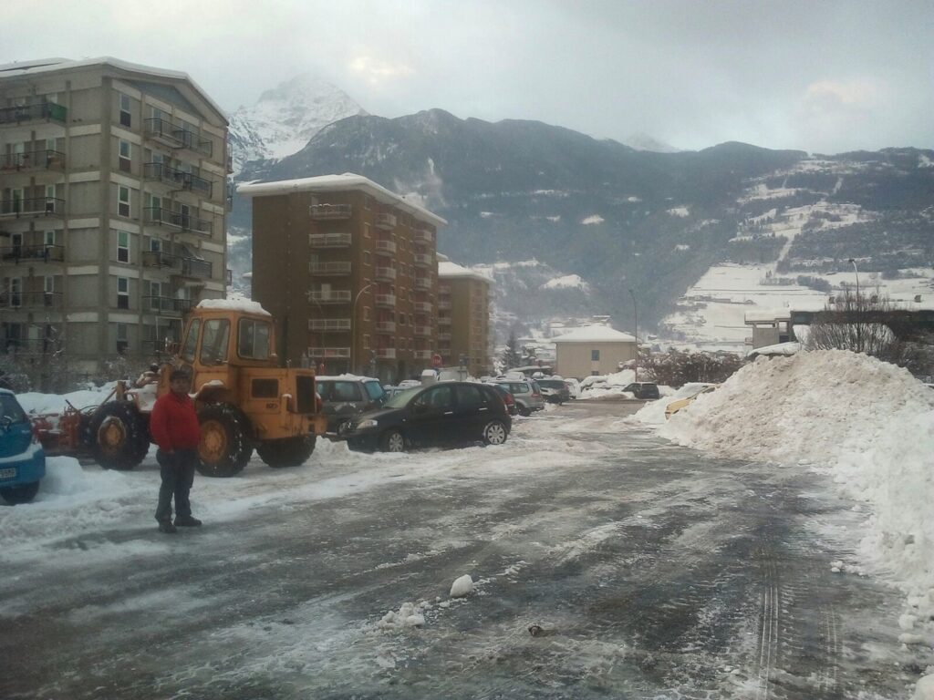 Sgombero neve ad Aosta, la ditta sanzionata si difende: “Disguidi, ma il servizio è stato svolto”