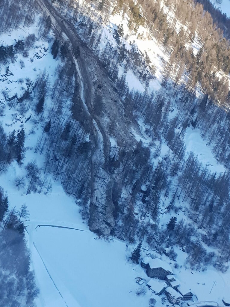 Bionaz, valanghe a Place Moulin e Torrent Faudery: si registrano i primi danni a cose