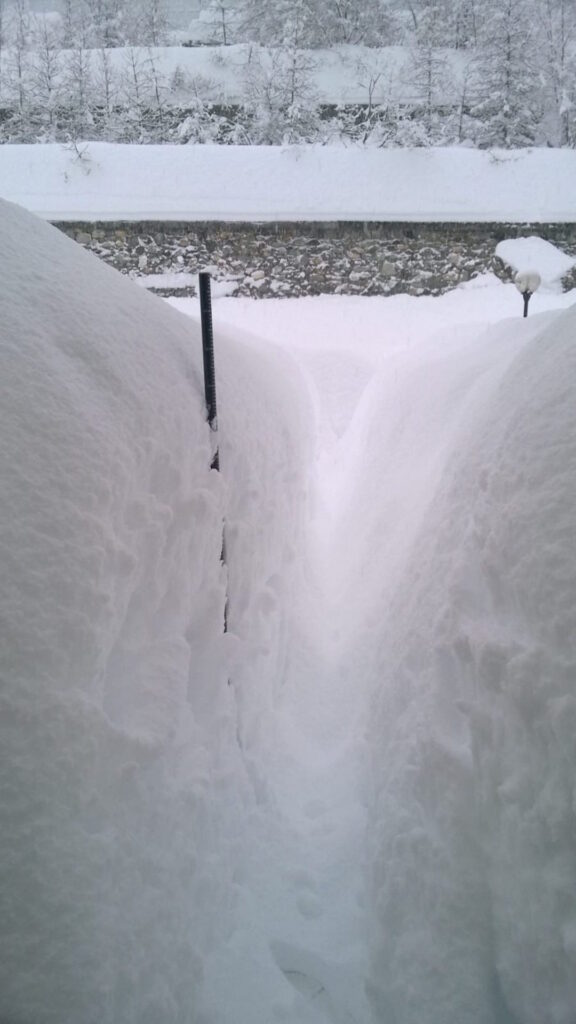 Maltempo, quasi 2 metri di neve a Cervinia