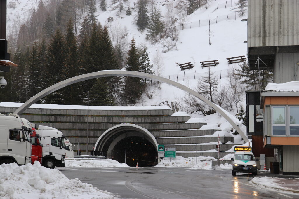 Raddoppio del tunnel del Monte Bianco, da Chamonix arriva l’ennesimo “No”