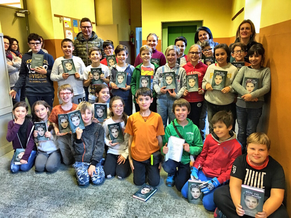 Donnas, i consiglieri di minoranza regalano libri ai bambini della primaria e ai coscritti