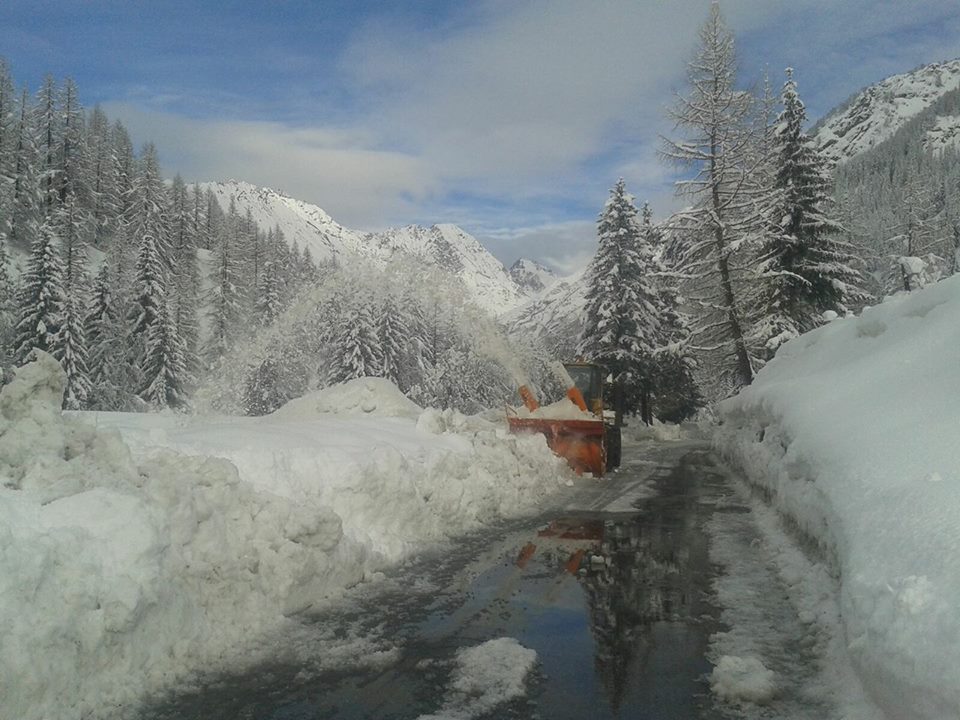 Valanghe, resterà chiusa per tutta la notte le strada per Cogne