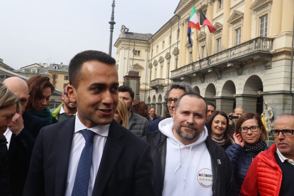 Bagno di folla per il candidato premier del M5S Luigi di Maio