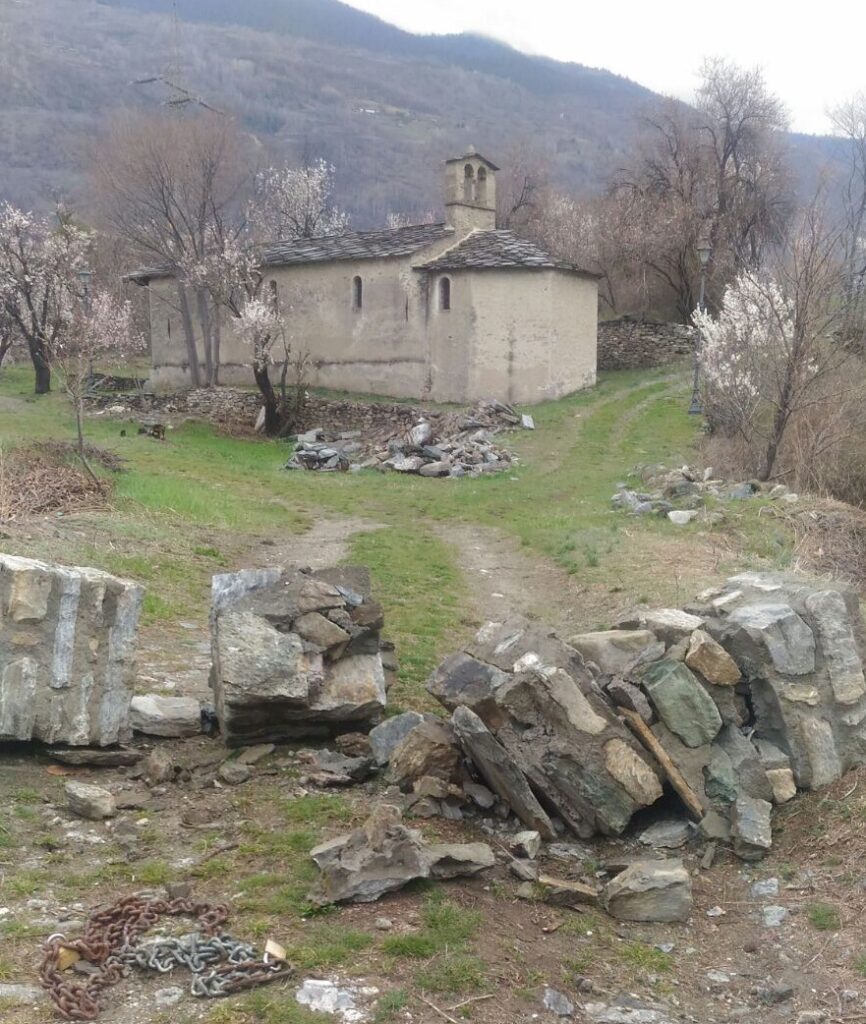 Vandali a Jovençan, abbattuti due pilastri in pietra