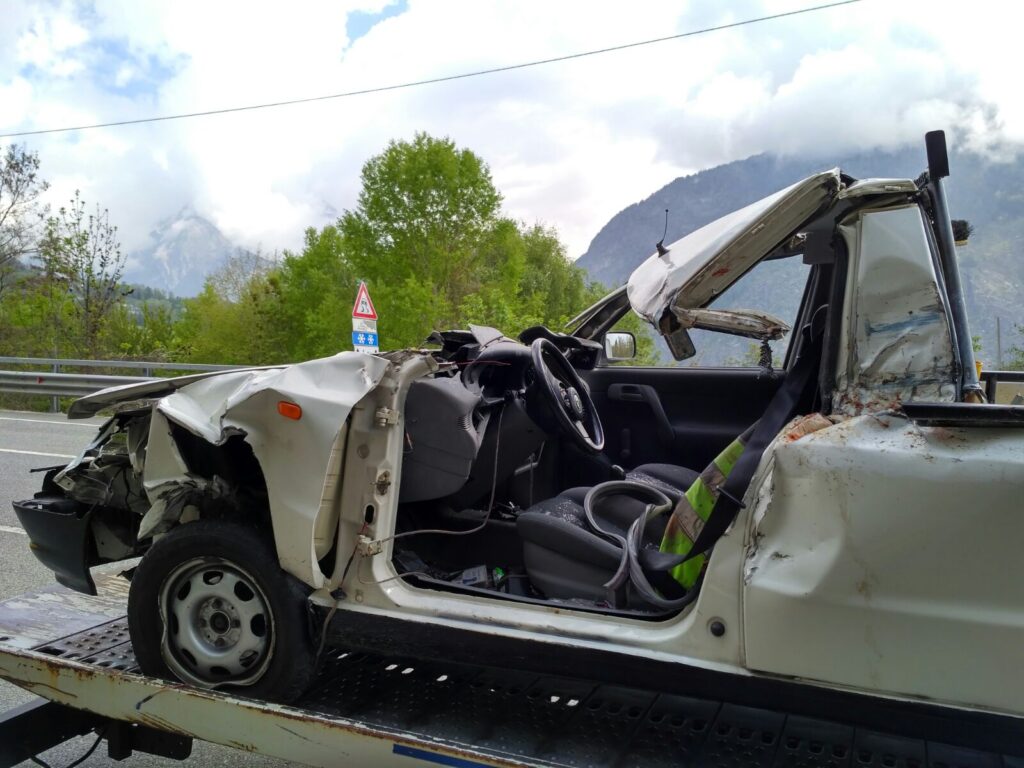 Gignod, un automobilista perde la vita in un incidente sulla Statale 27