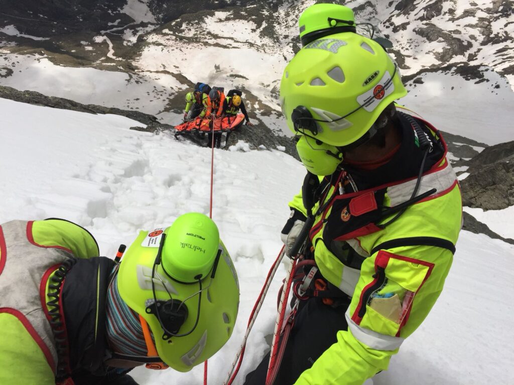 Il Soccorso Alpino Valdostano si “addestra” a Punta Cian