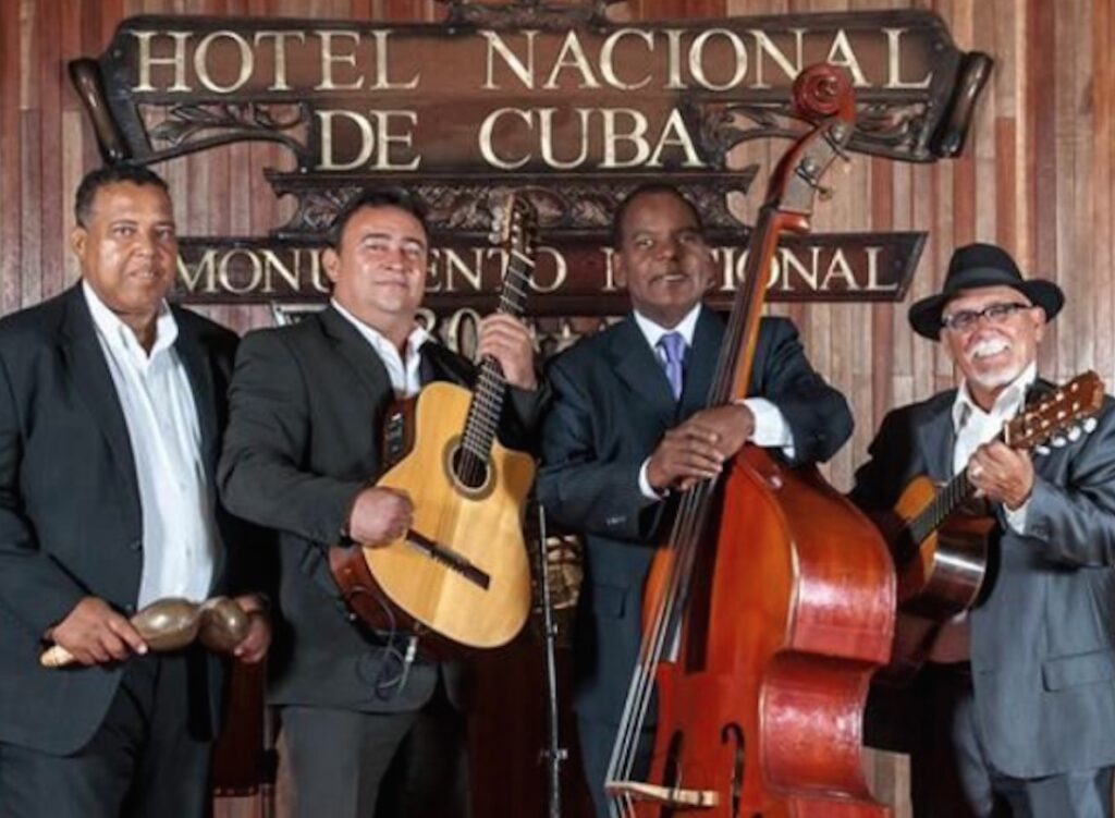 Al Teatro romano la musica cubana del Grupo Compay Segundo