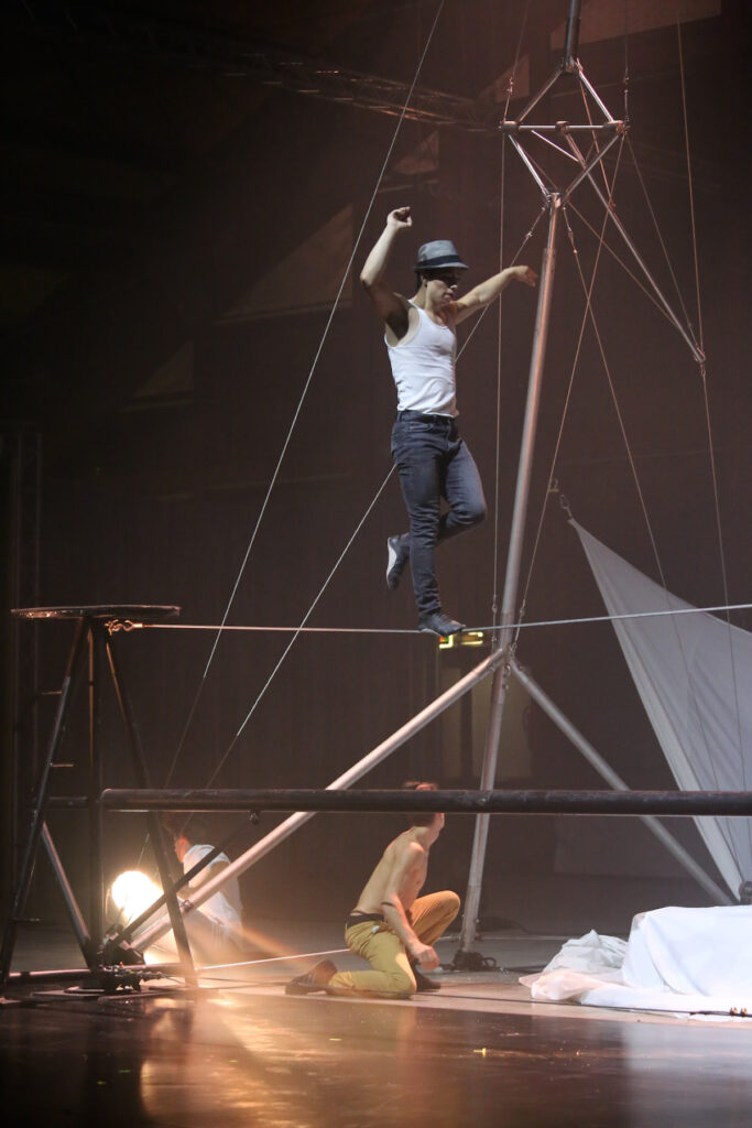 La magia del Cirko Vertigo a Courmayeur