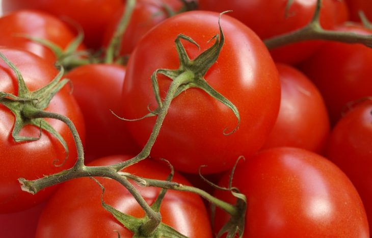 Il pomodoro, un alimento con poche calorie ma ricco di sostanze nutritive