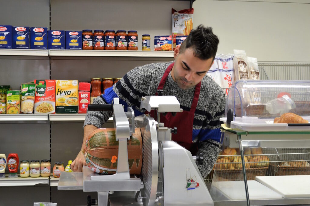 “La Bottega dei Sapori”, la comodità dell’alimentari di paese e la convenienza del supermercato