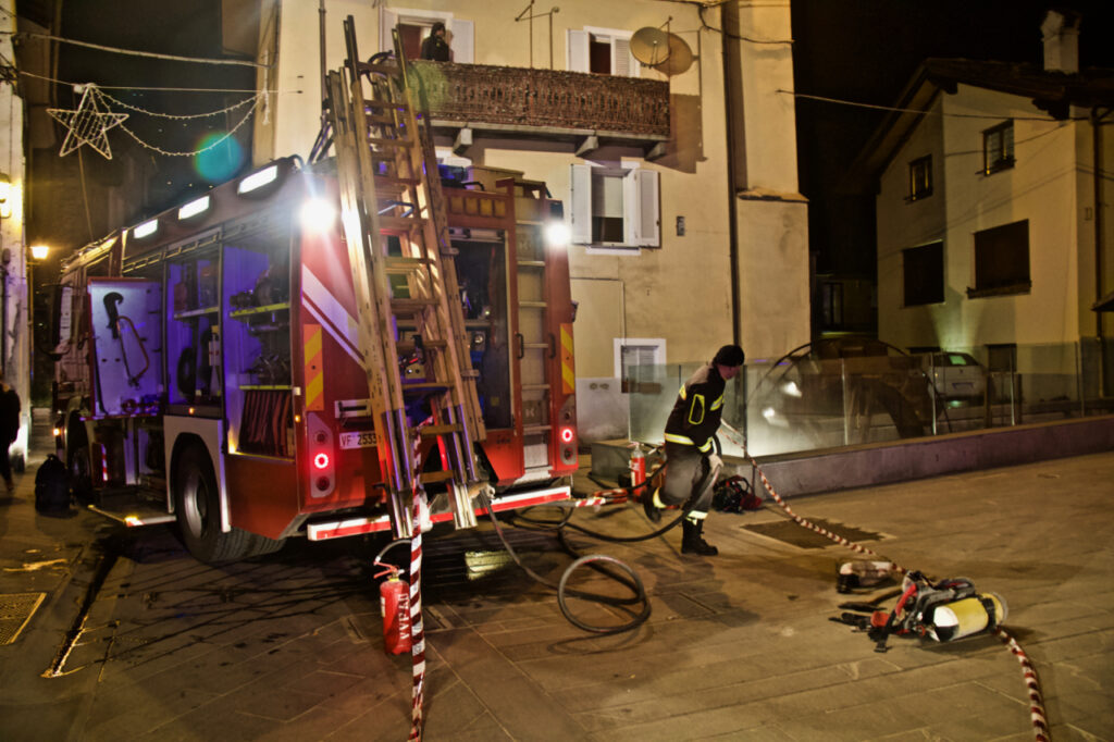 Doppio incendio nel centro di Aosta, nessuna persona coinvolta