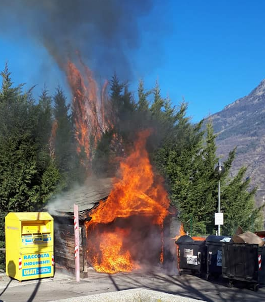 Gignod, a fuoco “l’isola rifiuti” di Variney