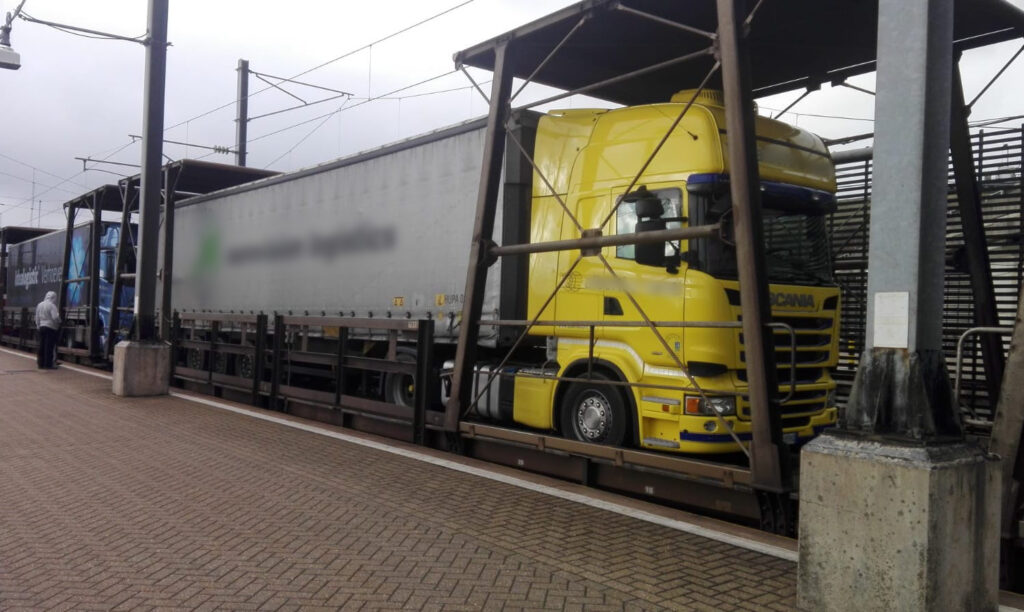 Il camion di Armstrong all'Eurotunnel