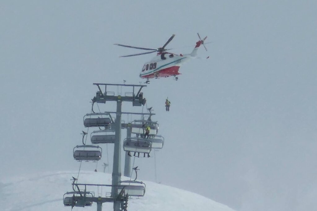 Breuil-Cervinia: guasto alla seggiovia: 27 sciatori recuperati con l’elicottero