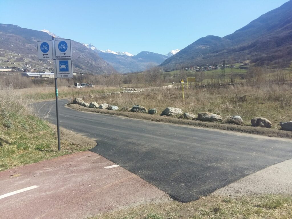 Aperta la pista ciclabile fra Fénis e Chambave