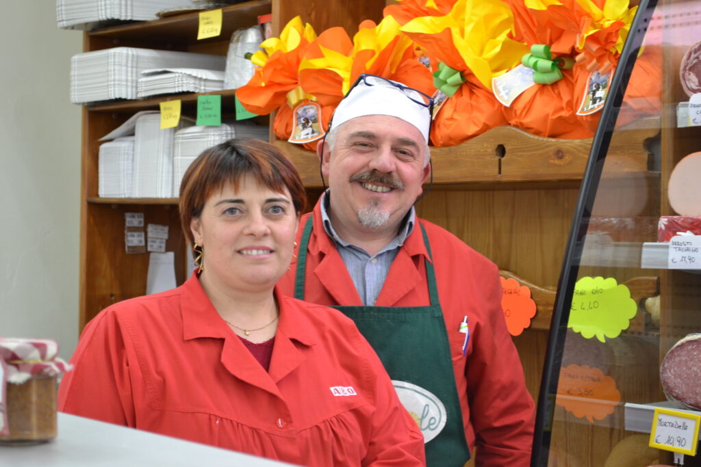 La convenienza di un supermercato, con la cortesia del negozio di paese: è Il Mini Market Il Girasole