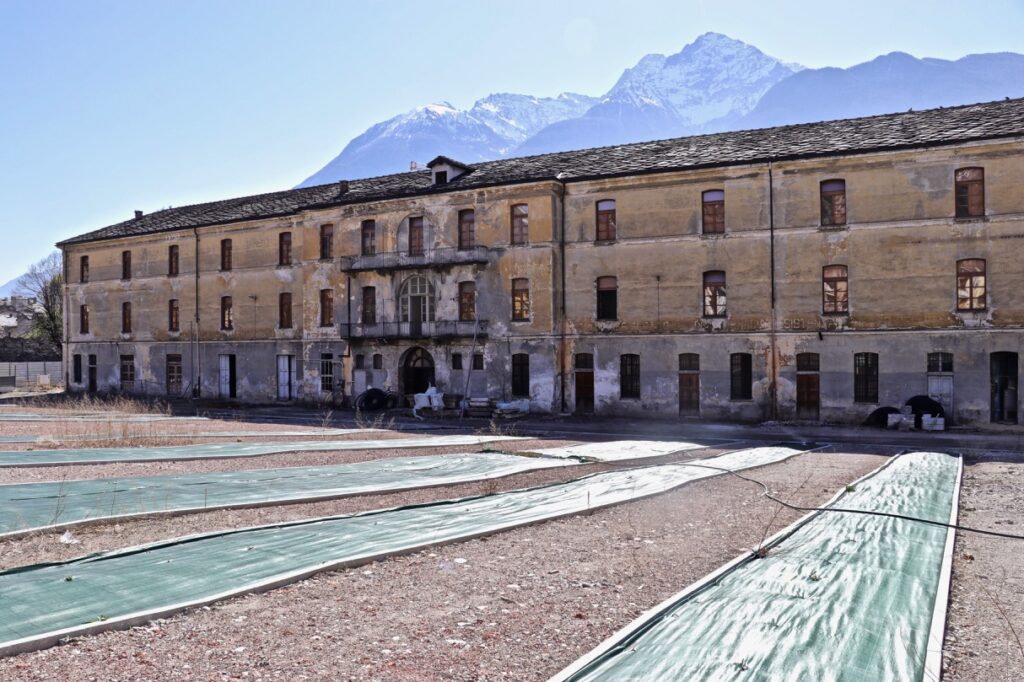 “Aprite il parcheggio della Nuv”. L’esasperazione dei commercianti arriva in Consiglio Valle