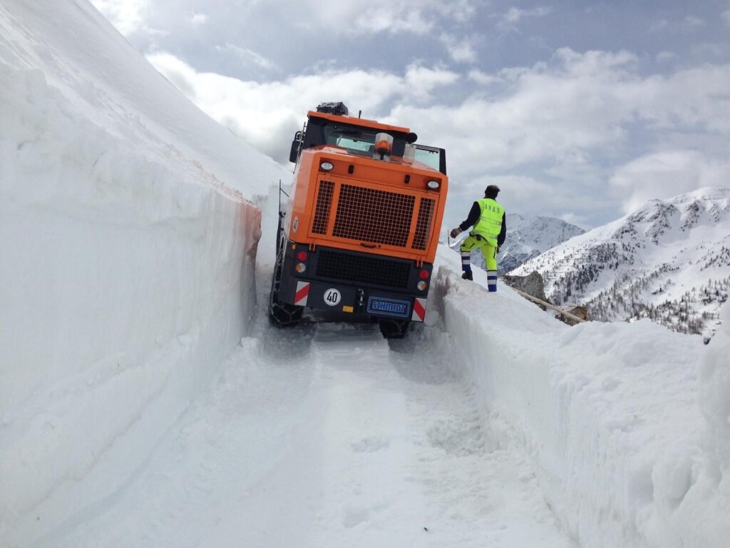 Colle del Gran San Bernardo, al lavoro per riaprire a inizio giugno