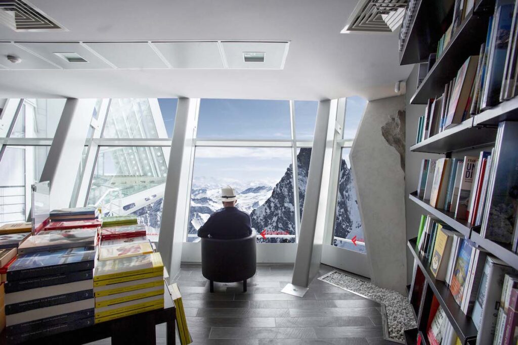 laFeltrinelli e Skyway Monte Bianco, la libreria più alta d’Europa immersa in un panorama mozzafiato