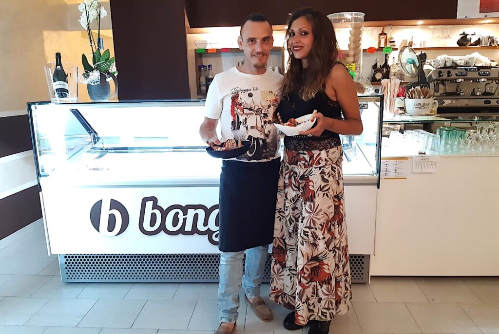 “Bongelato”, alla nuova gelateria di Donnas si assapora la felicità