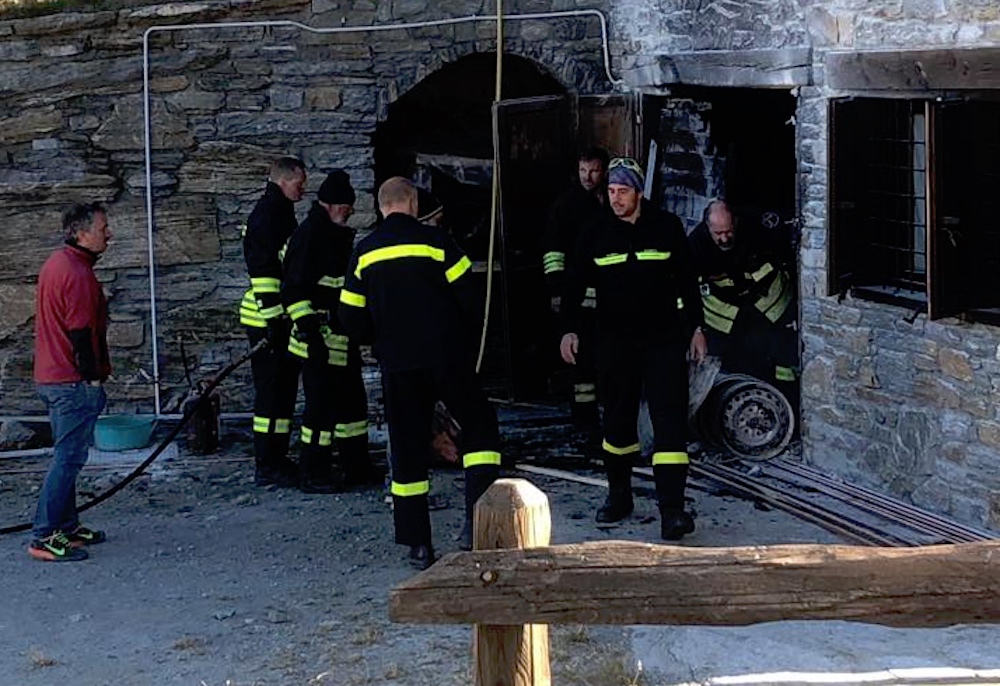 Fiamme al rifugio Sogno, i pompieri intervengono in quota