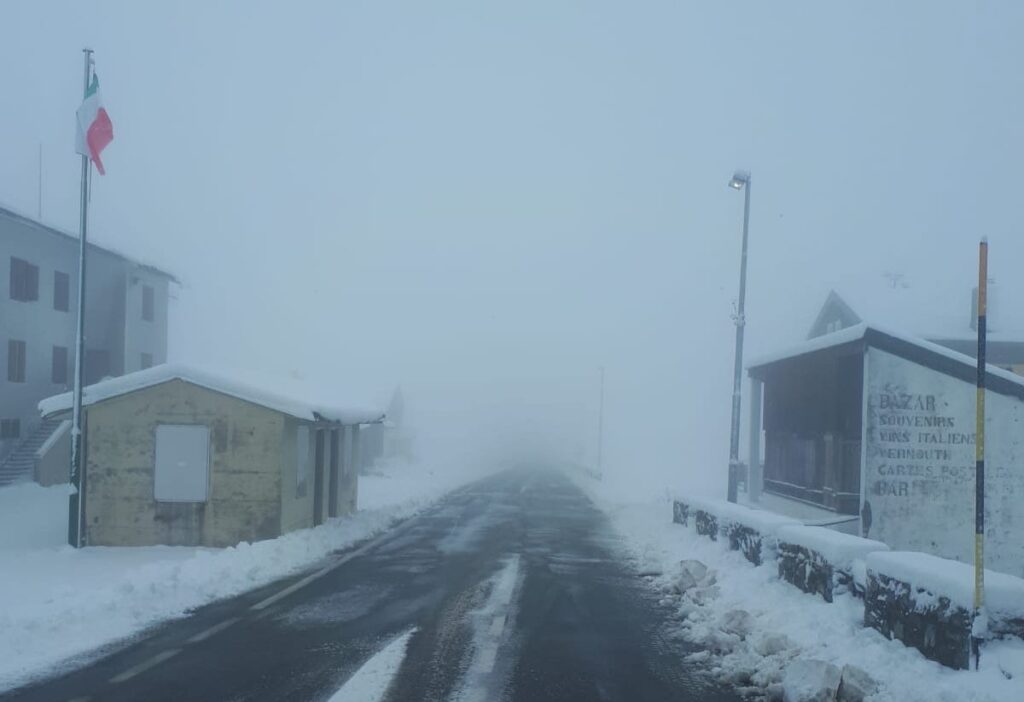 Il meteo avverso fa chiudere il Colle del Piccolo San Bernardo