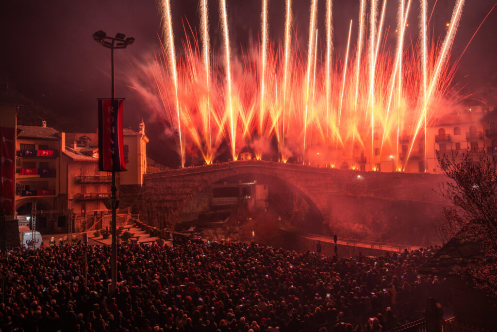 Carnevale di Pont-Saint-Martin, i fuochi d’artificio raccontati in una galleria fotografica