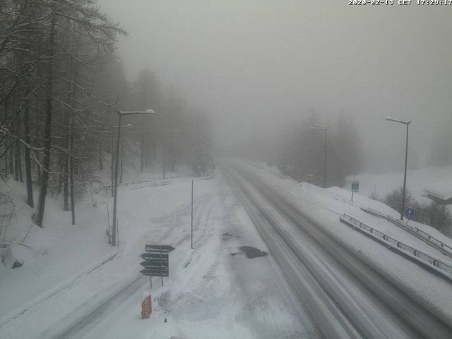 Neve, chiuso ai mezzi pesanti il Traforo del Gran San Bernardo