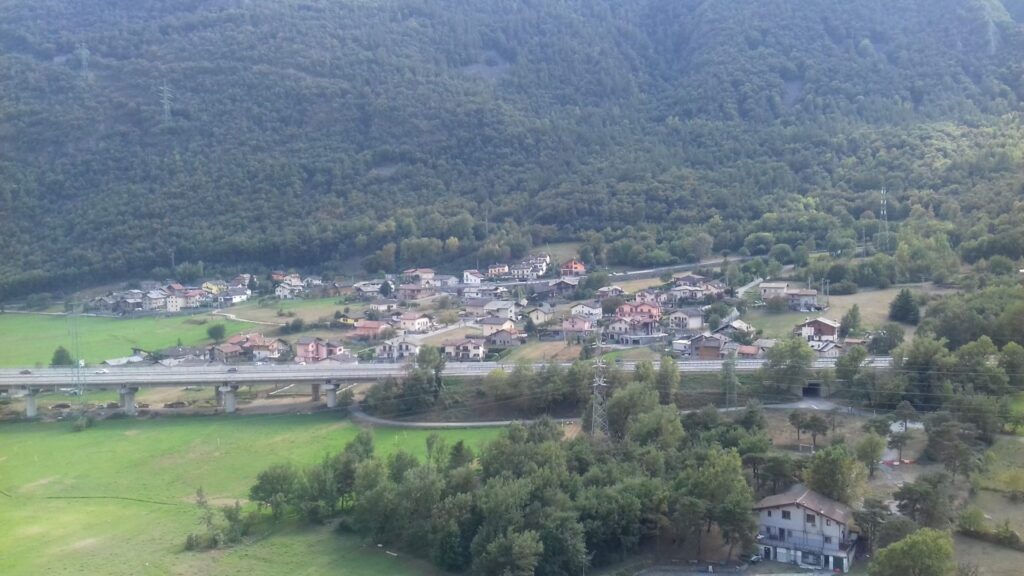 Pontey, riaperta la strada dell’Envers, riprende il trasporto pubblico