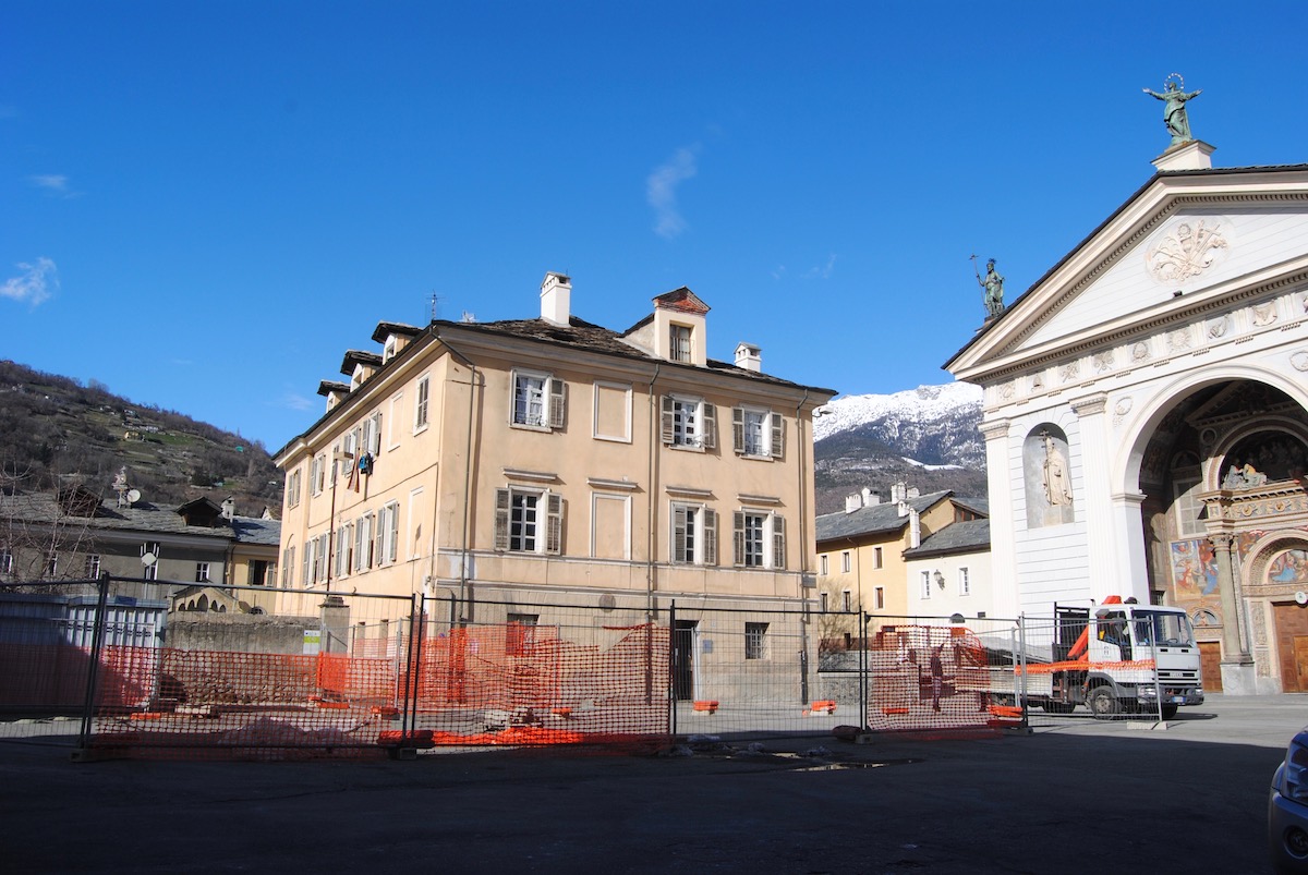 Il cantiere in piazza Giovanni XXIII ad Aosta