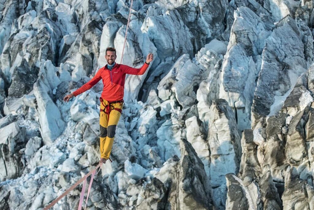 Sul filo del baratro: la traversata di Nathan Paulin sul Monte Bianco