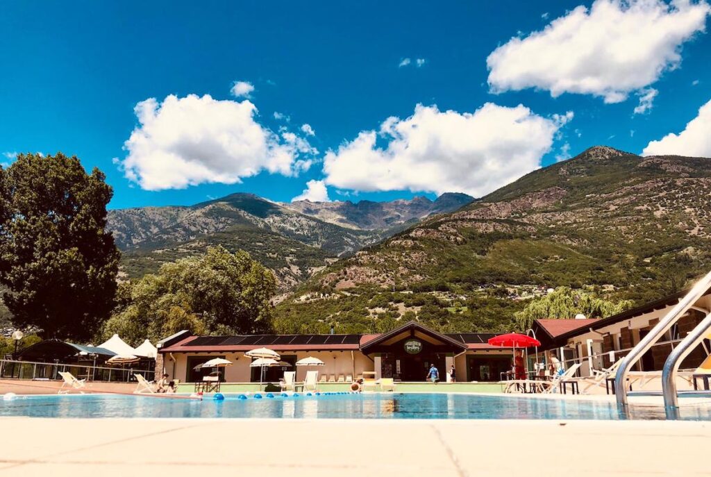 A Brissogne l’estate alla piscina “Les Iles” è aperta a tutti!