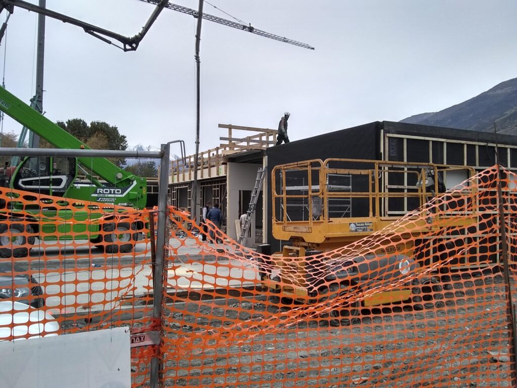 Prefabbricati liceo Bérard, consegnate altre 15 aule