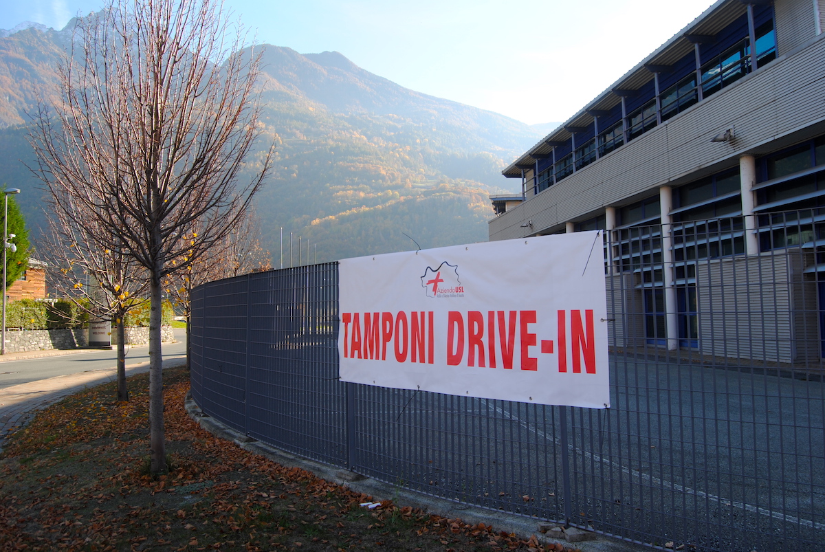 I tamponi "drive in" nell'area della Pépinière di Aosta