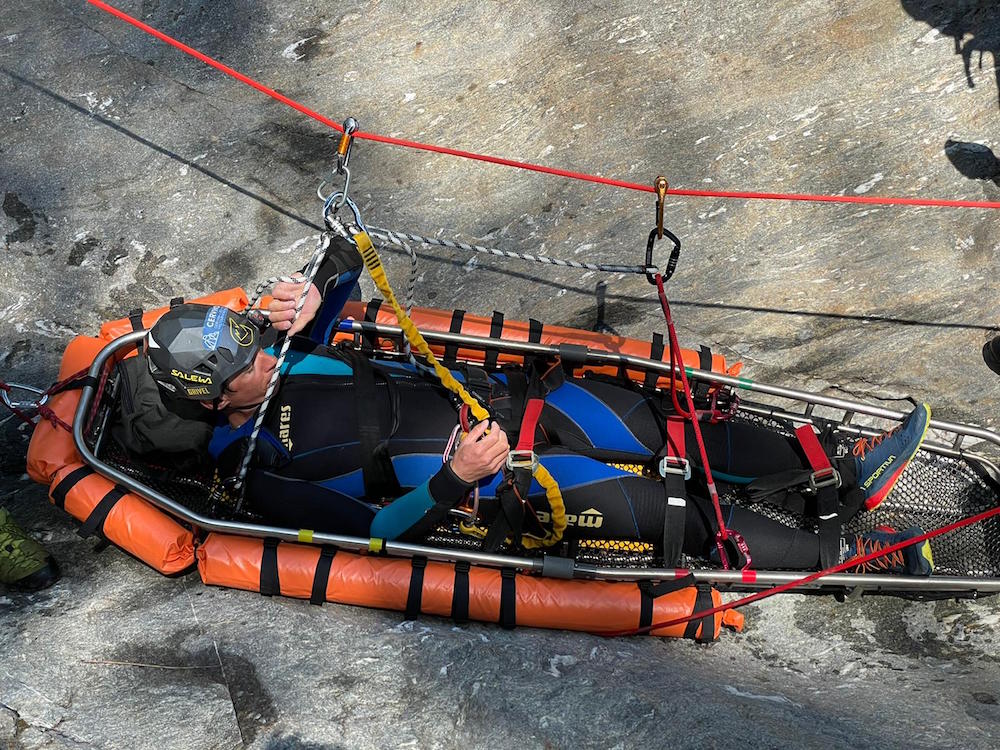 Addestramento in torrente a Champdepraz per il Soccorso Alpino Valdostano